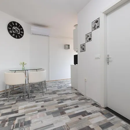 Apartamento Prskalo By Interhome Jesenice (Split-Dalmatia)